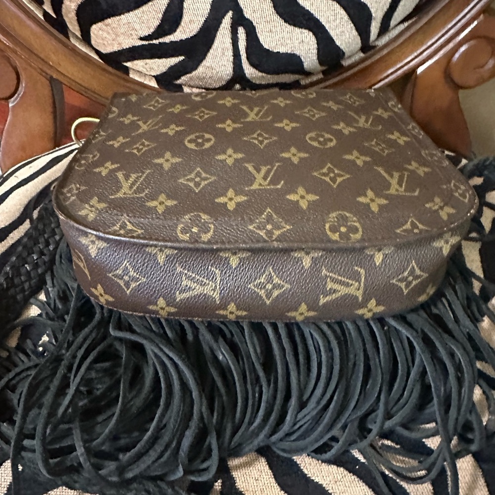 Louis Vuitton Black and Brown Monogram Crossbody Bag - Picture 3 of 16
